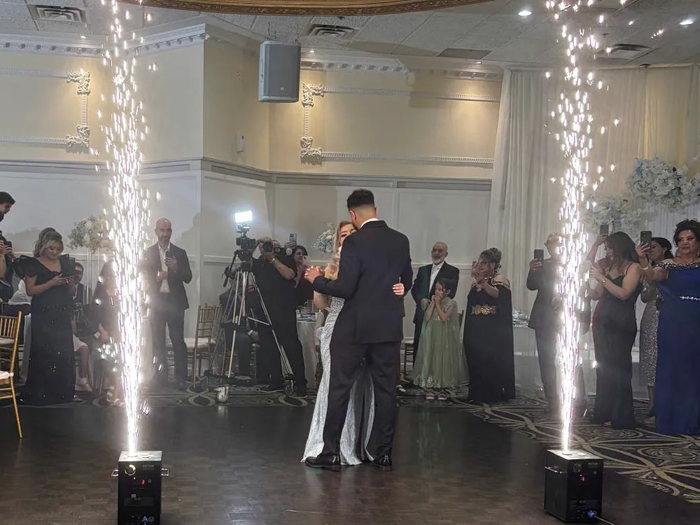 Cold sparkler fountains framing a couple during their first dance